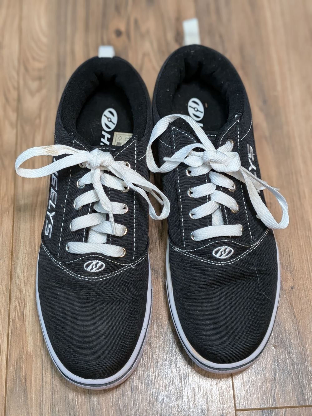 Heelys Canvas Lace Up Sneakers with Wheels, Mens 9, Black